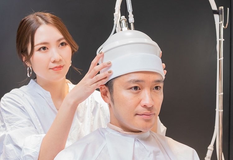 【仰天】頭皮マッサージで得られる意外な効果とは!? 今、美容業界注目のバイオスパについて